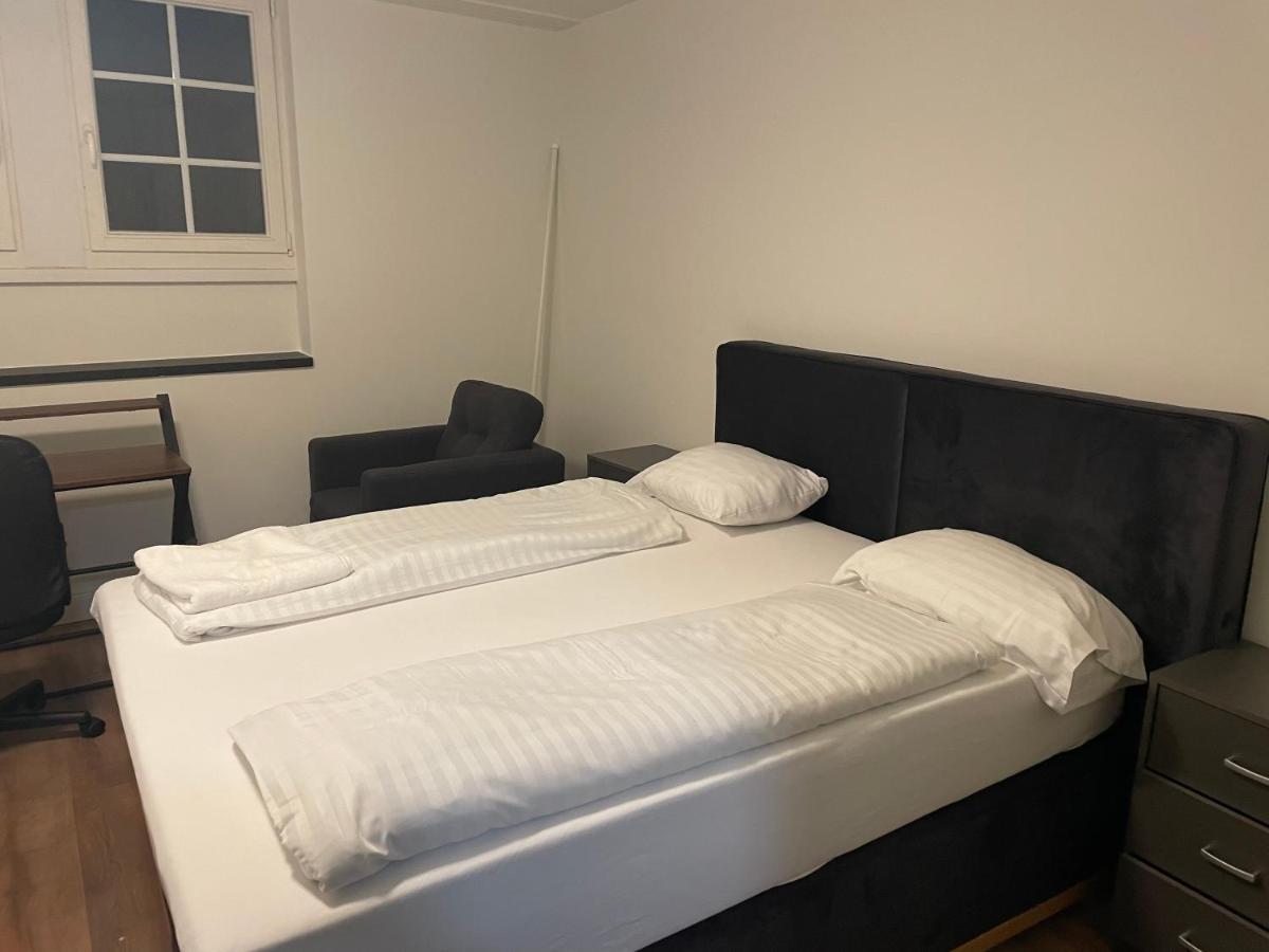 Lindas Beauty Hostel Zürich Buitenkant foto